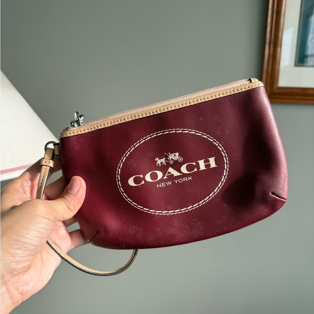 COACH CRIMSON RED HORSE AND CARRIAGE MEDIUM WRISTLET / CLUTCH (new)